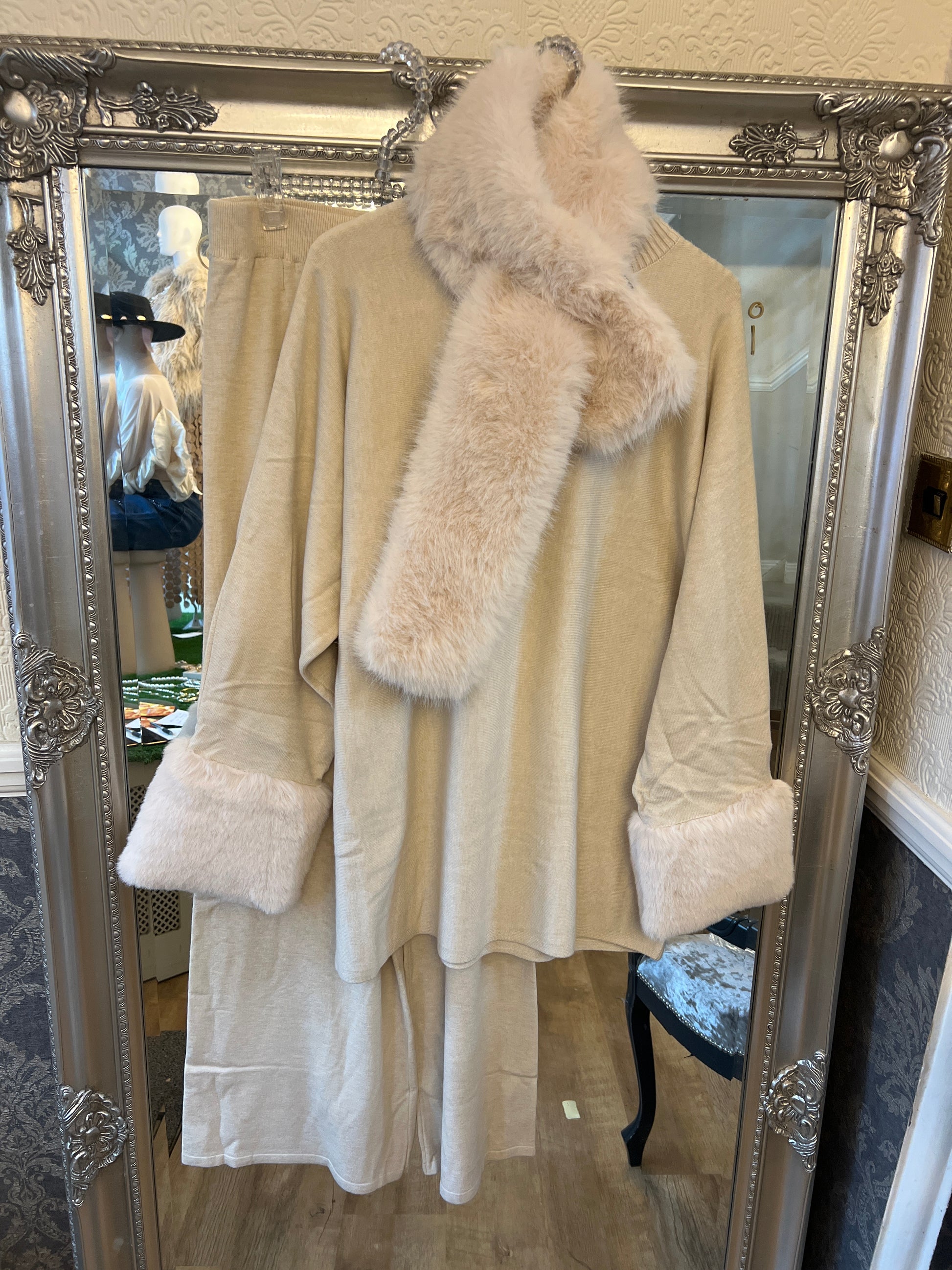 Fur cuff co-ord set (Size 10-20)