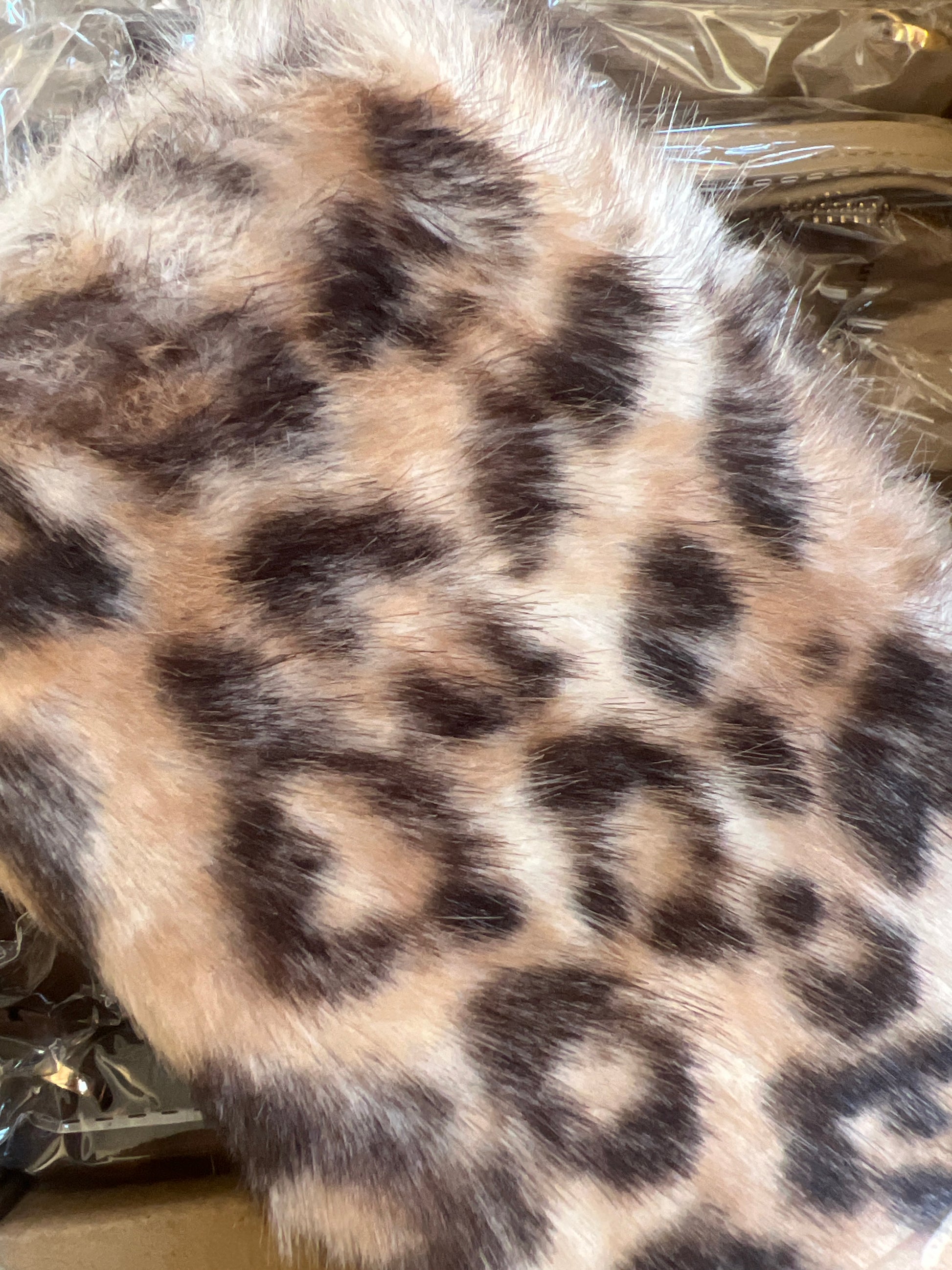 Fluffy leopard purse