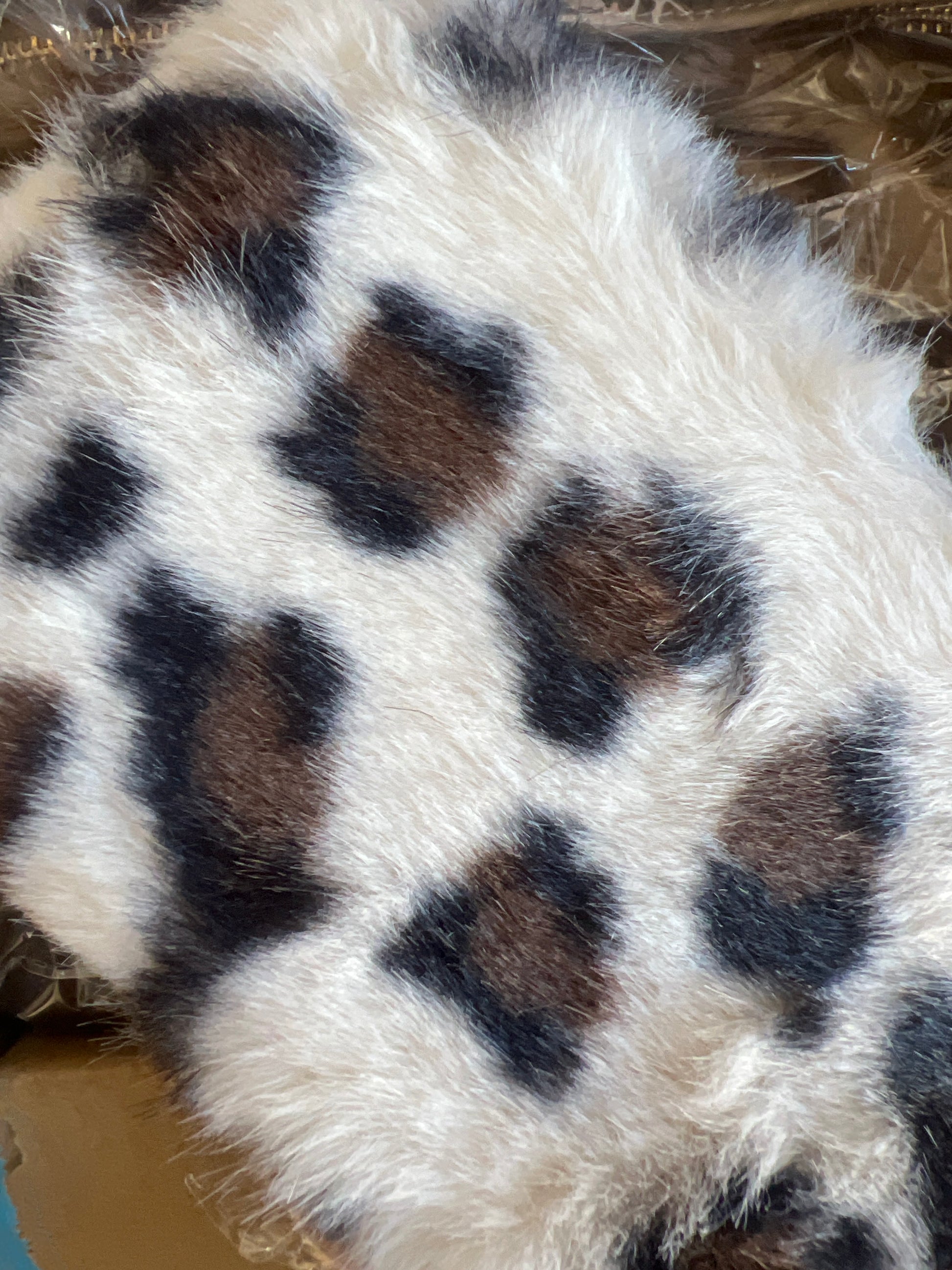 Fluffy leopard purse