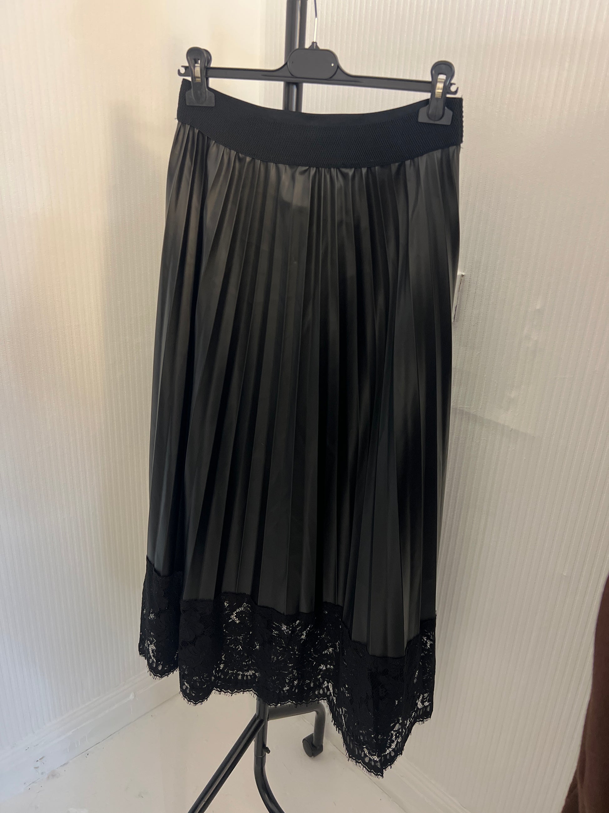 Pu leather lace pleated skirt (size 12-22)