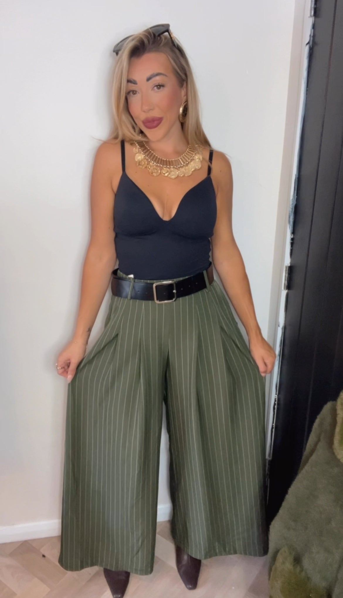 Pin stripe tailor trousers with belt (size 8-14)