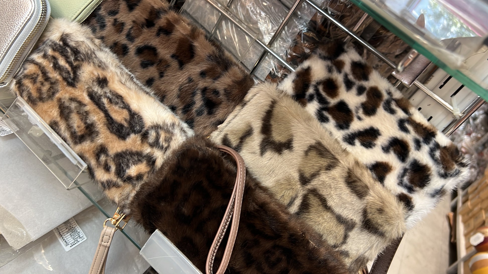 Fluffy leopard purse