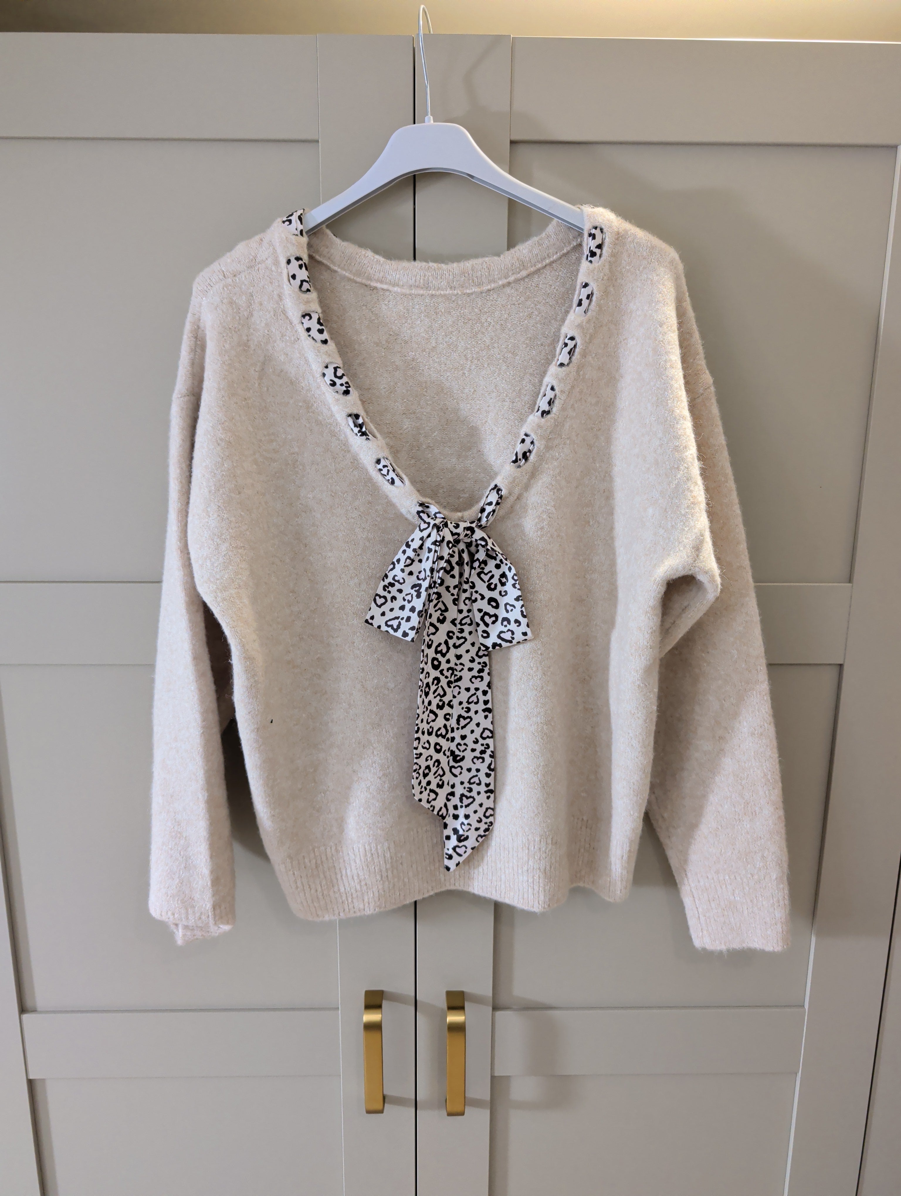 Leopard print bow jumper